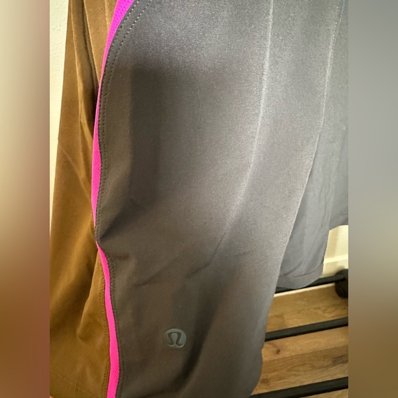 Lululemon Pacemaker Linerless (LL) Short 5” inseam - Picture 3 of 6
